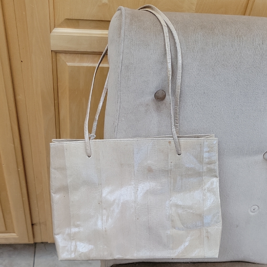 Elegant Cream Snakeskin Tote Bag